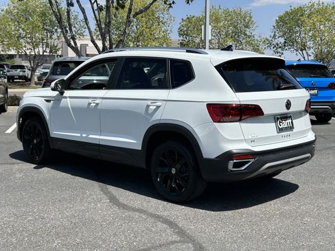 Used 2023 Volkswagen Taos SE w/ Black Wheel Package FWD image 3