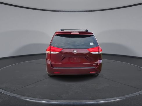 Used 2013 Toyota Sienna XLE FWD image 7