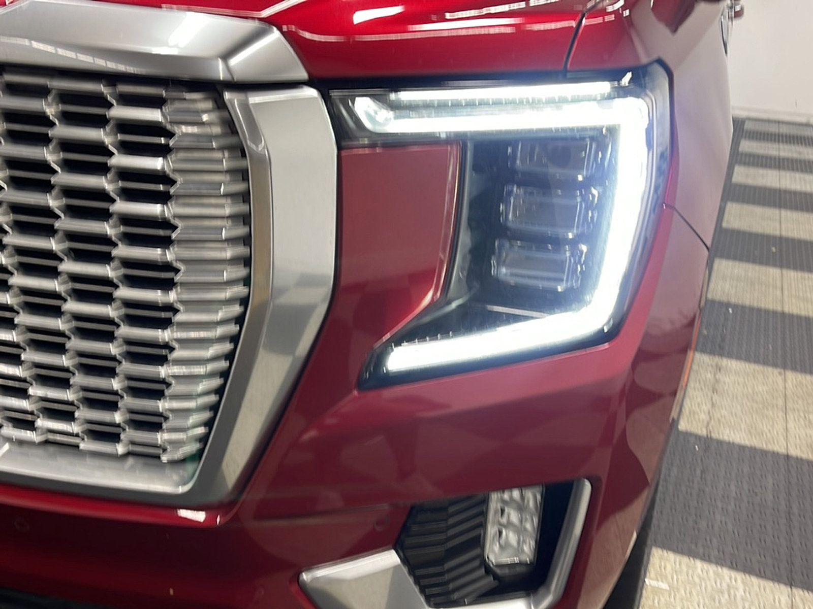 Used 2021 GMC Yukon Denali w/ Denali Premium Package AWD/4WD image 28
