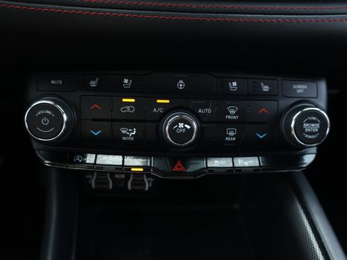 Used 2024 Dodge Durango GT RWD image 12