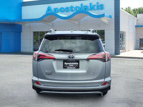 Used 2018 Toyota RAV4 XLE image 4