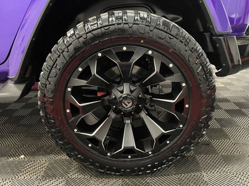 Used 2023 Jeep Wrangler Unlimited Sahara image 19