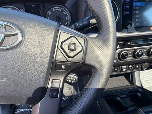 Used 2018 Toyota Tacoma TRD Off-Road w/ TRD Premium Off Road Package AWD/4WD image 23