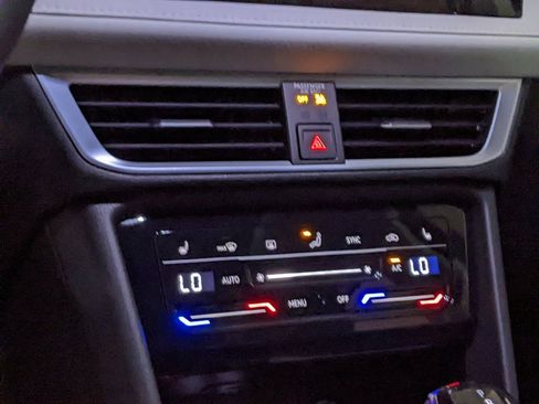 New 2025 Volkswagen Taos SE image 18