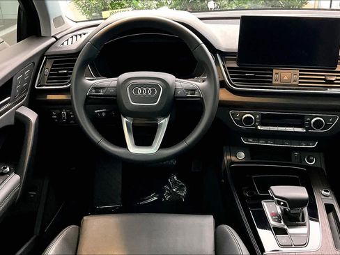 Certified 2025 Audi Q5 2.0T Premium Plus w/ Premium Plus Package image 5