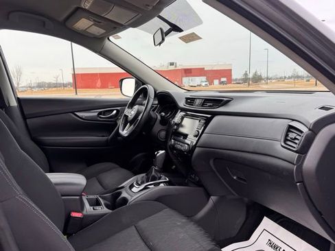 Used 2018 Nissan Rogue SV image 24
