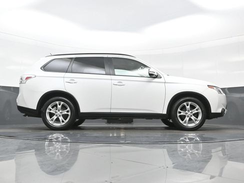 Used 2015 Mitsubishi Outlander SE AWD/4WD image 34