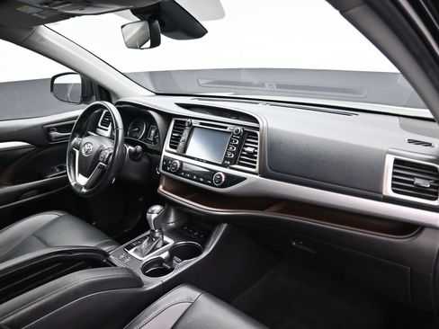 Used 2019 Toyota Highlander XLE image 59