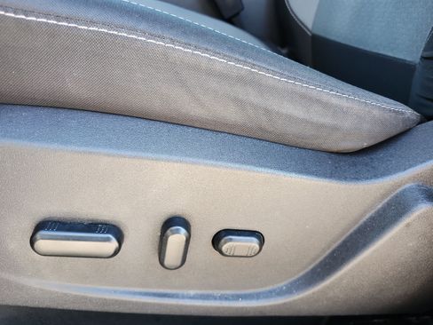 Used 2019 Ford Escape SE image 16