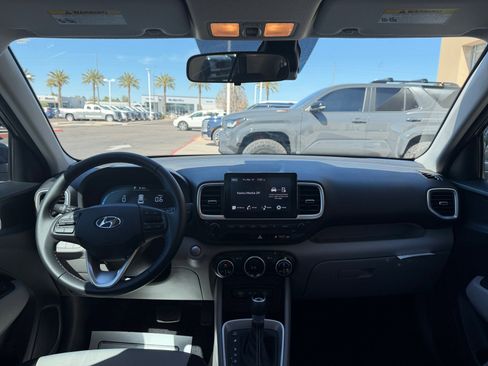 Certified 2025 Hyundai Venue SEL image 20
