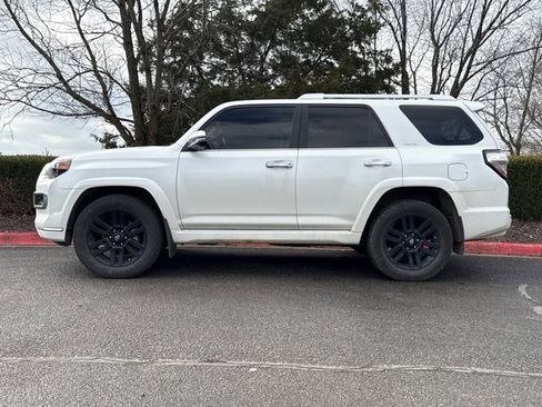 Used 2021 Toyota 4Runner Limited image 10