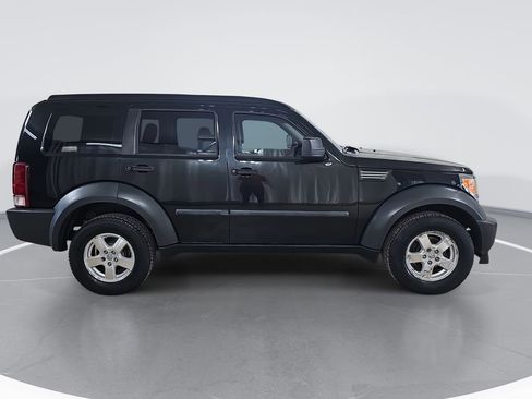 Used 2008 Dodge Nitro SXT image 2