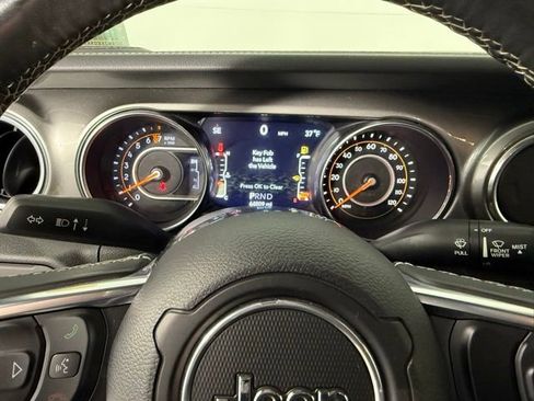 Used 2019 Jeep Wrangler Unlimited Sahara image 31