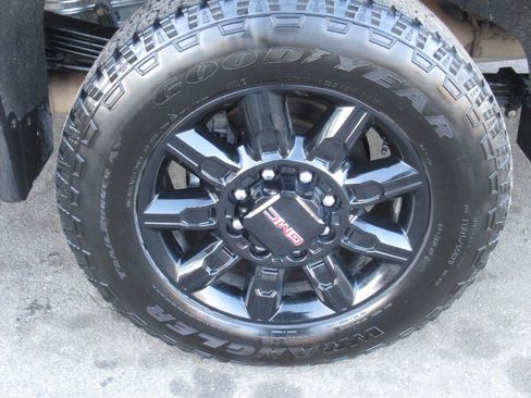 Used 2024 GMC Sierra 2500 AT4 w/ AT4 Premium Plus Package image 14