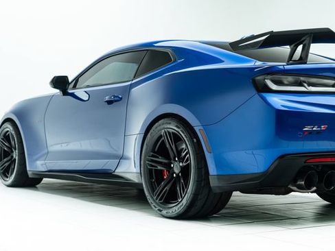 Used 2018 Chevrolet Camaro ZL1 RWD image 19