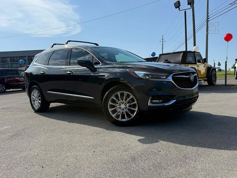 Used 2019 Buick Enclave Premium w/ Experience Buick Package FWD image 2