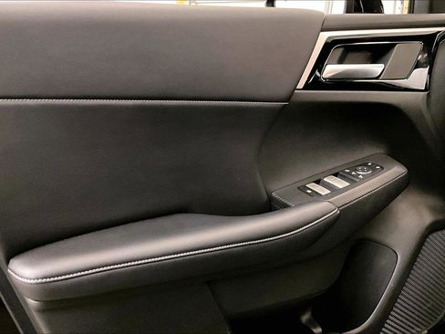 Used 2023 Mitsubishi Outlander SE Black Edition image 22