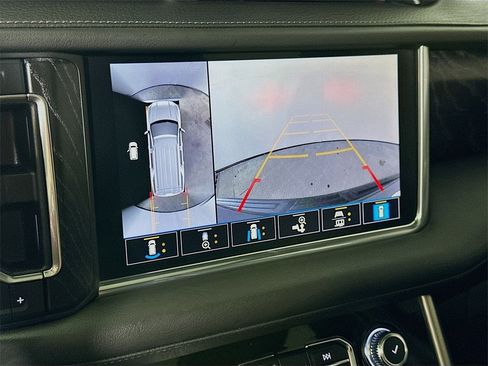 Used 2021 GMC Yukon Denali w/ Denali Premium Package image 10