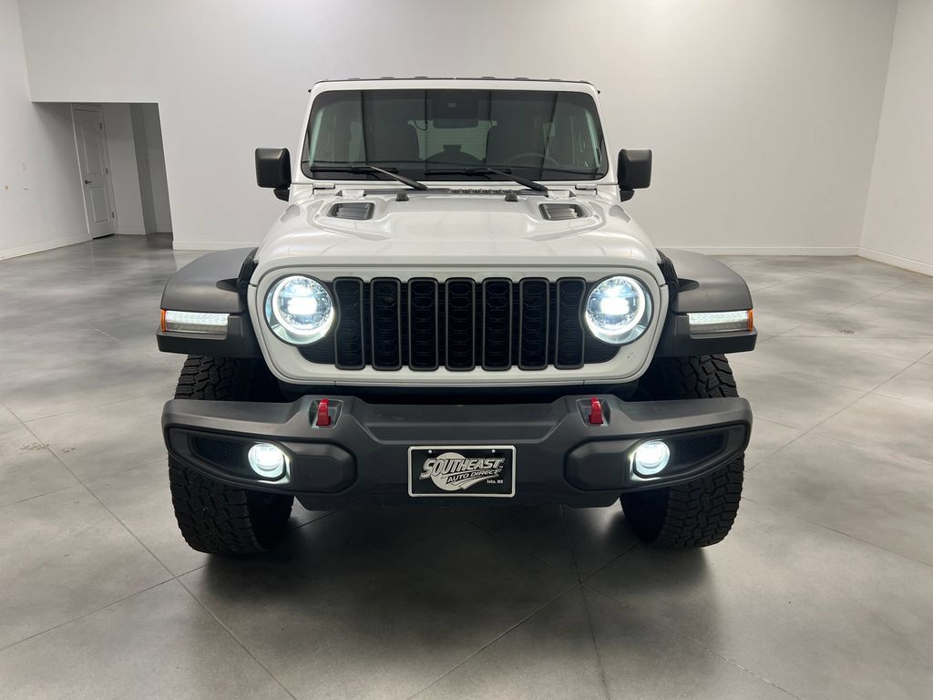 Used 2024 Jeep Wrangler Unlimited Rubicon AWD/4WD image 3