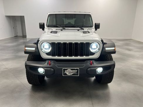 Used 2024 Jeep Wrangler Unlimited Rubicon AWD/4WD image 3