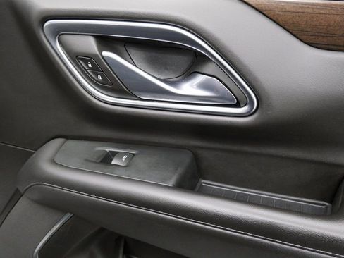 Used 2021 GMC Yukon SLE image 17