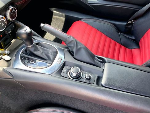 Used 2018 FIAT 124 Spider Abarth w/ Convenience Group RWD image 14