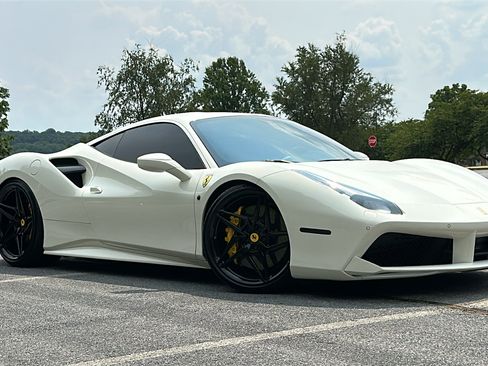 Used 2017 Ferrari 488 GTB RWD image 1