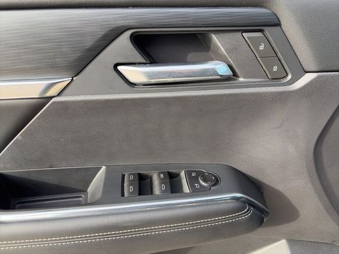 Used 2025 GMC Acadia Elevation image 17