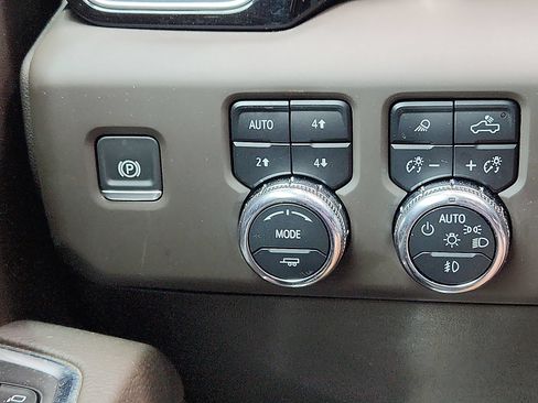 Used 2025 GMC Sierra 1500 Denali AWD/4WD image 22