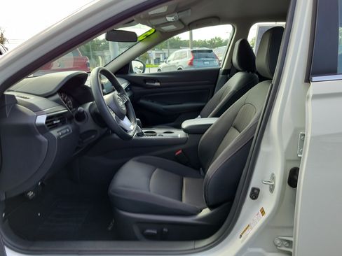 Used 2025 Nissan Altima 2.5 SV FWD image 16