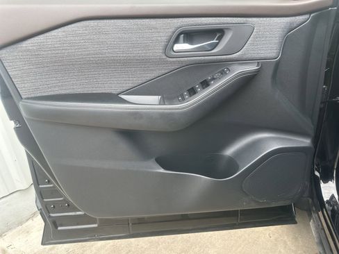 Used 2023 Nissan Rogue SV FWD image 11