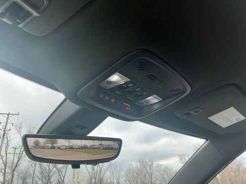 Used 2023 Chevrolet Traverse Premier AWD/4WD image 30