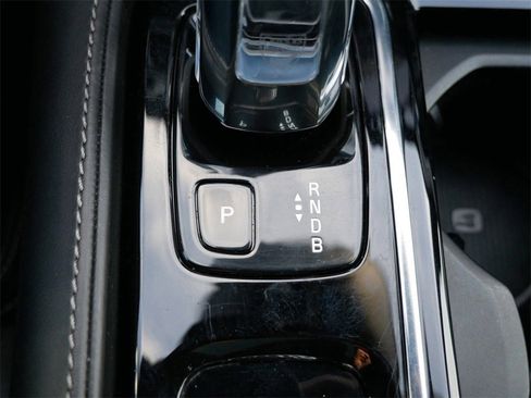 Used 2018 Volvo S90 T8 Inscription w/ Convenience Package image 25