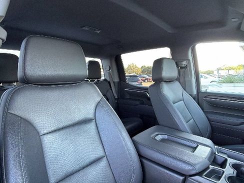 Used 2025 GMC Sierra 1500 SLT AWD/4WD image 32