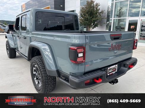 New 2025 Jeep Gladiator Rubicon image 17