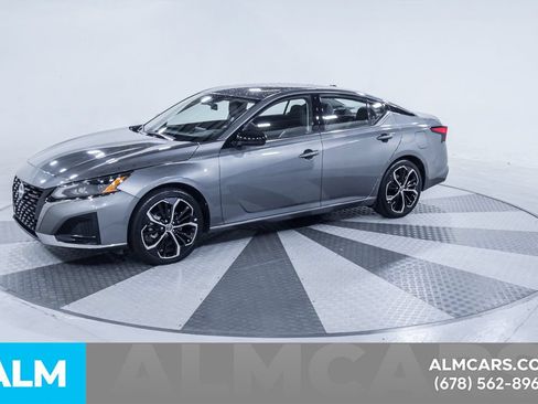 Used 2025 Nissan Altima 2.5 SR FWD image 8