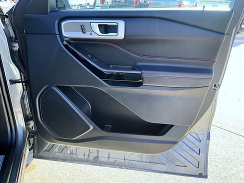 Used 2023 Ford Explorer ST-Line w/ Class IV Trailer Tow Package image 17