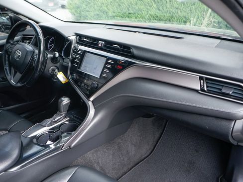 Used 2019 Toyota Camry SE w/ Carpet Mat Package FWD image 32