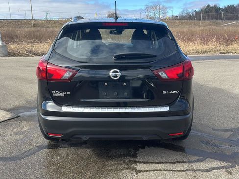 Used 2019 Nissan Rogue Sport SL w/ Premium Package image 4