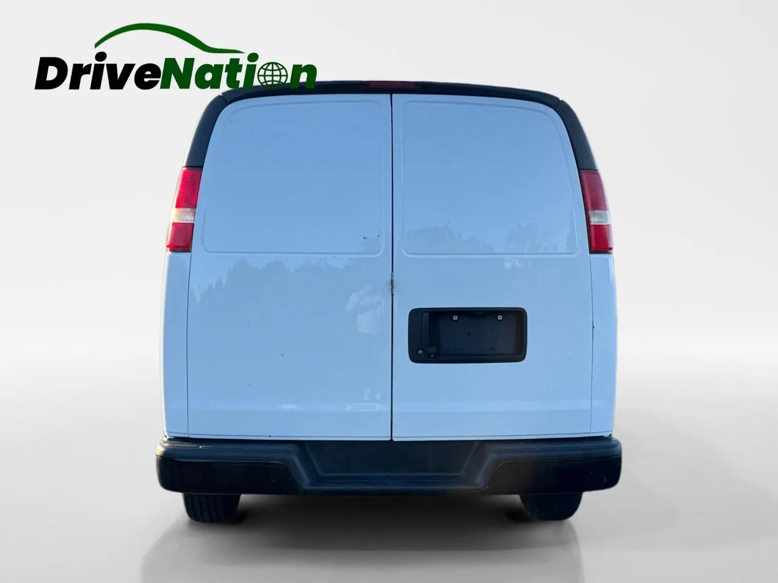 Used 2018 Chevrolet Express 2500 w/ Driver Convenience Package RWD image 6