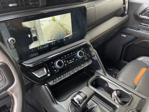 Used 2024 GMC Sierra 1500 AT4 w/ Technology Package AWD/4WD image 16