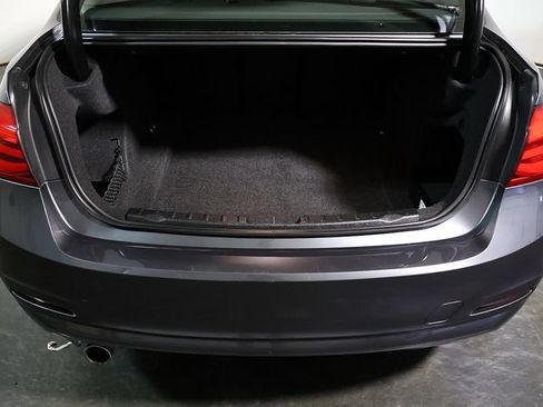 Used 2018 BMW 320i xDrive Sedan w/ Convenience Package AWD/4WD image 28