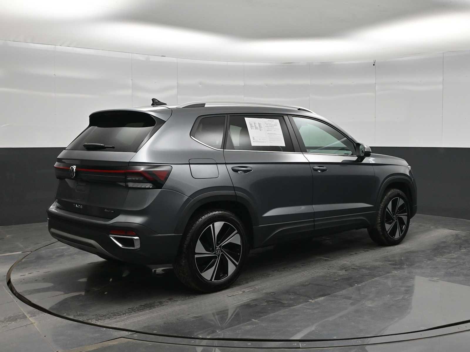 Used 2026 Volkswagen Taos SE AWD/4WD image 7