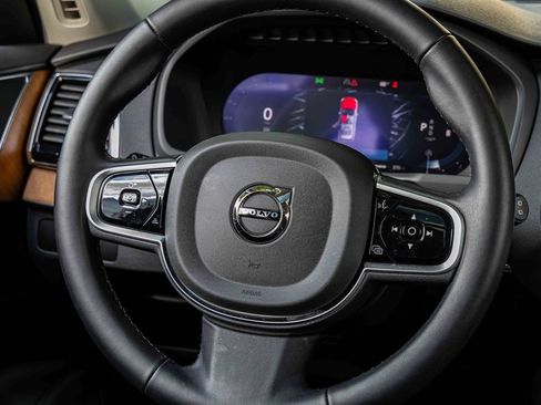 Used 2025 Volvo XC90 B6 Plus image 14