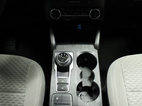 Used 2022 Ford Escape SE w/ SE Sport Appearance Package image 19