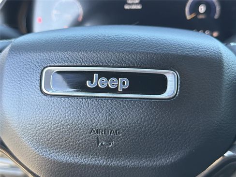 Used 2023 Jeep Grand Cherokee L Altitude image 41