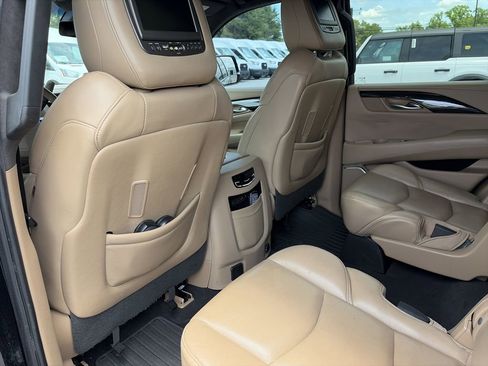 Used 2019 Cadillac Escalade Platinum AWD/4WD image 31