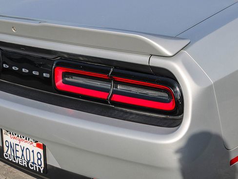Used 2019 Dodge Challenger SXT image 10