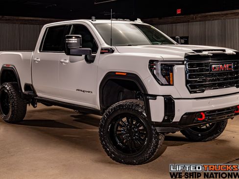 Used 2025 GMC Sierra 2500 AT4 image 1