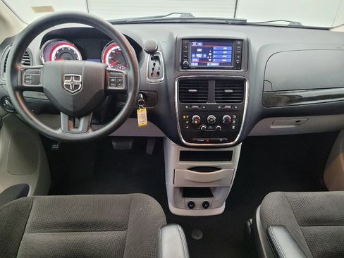 Used 2018 Dodge Grand Caravan SE FWD image 22